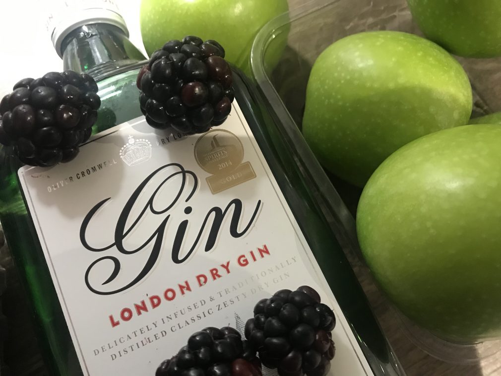 How to make apple and blackberry gin