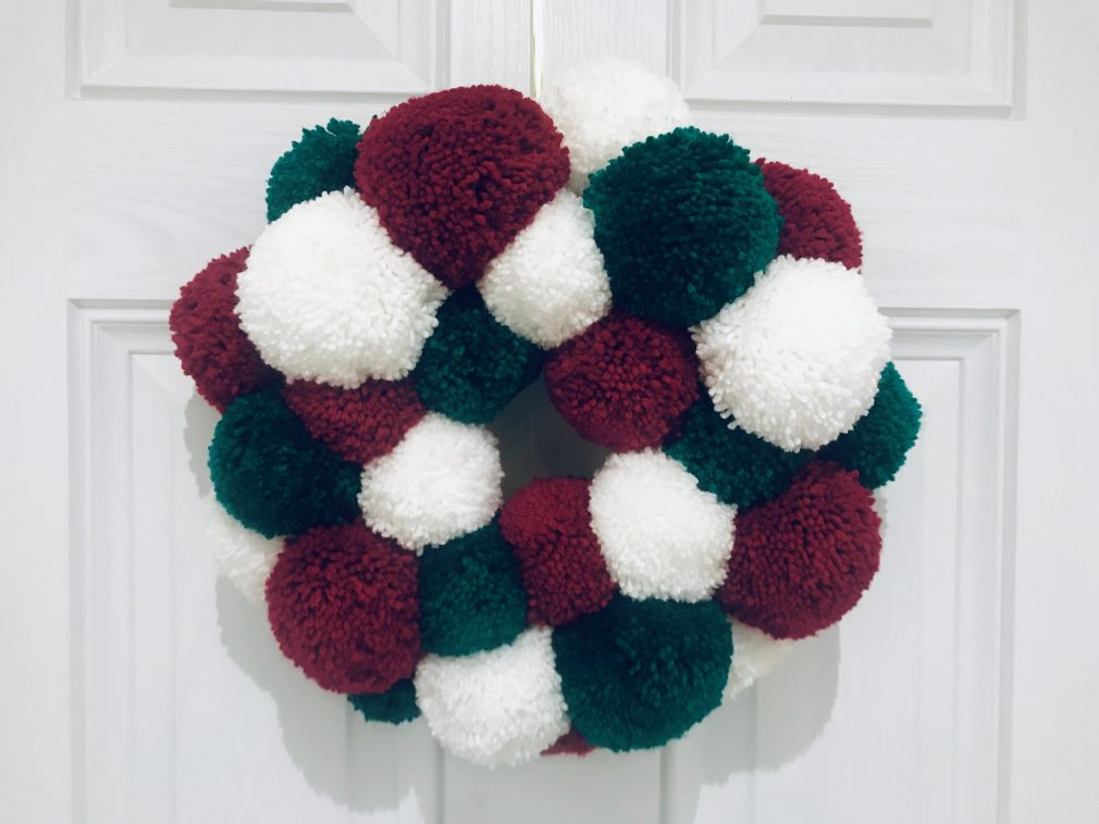 How to make a pom pom Christmas wreath