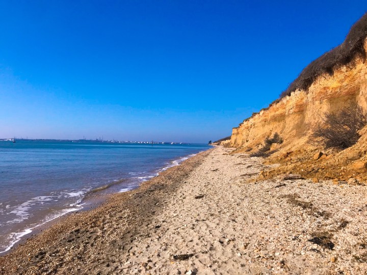Walk Chilling Coastal Area, Brownwich Beach & the Solent Way